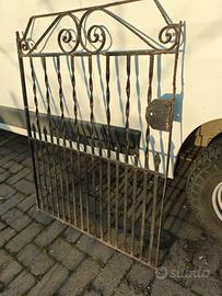 cancelletto in ferro battuto  antico 