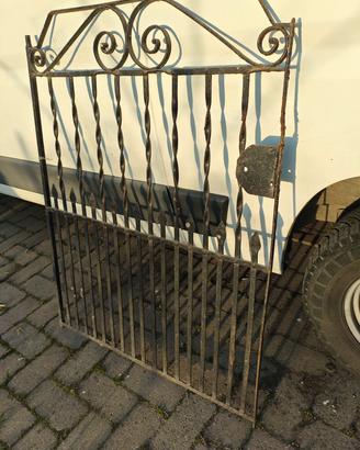 cancelletto in ferro battuto  antico 