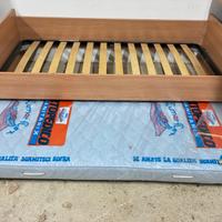 Cameretta con cassettiera e letto con 2 reti a dog