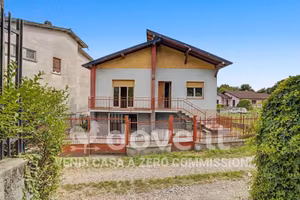 Casa indipendente di 100 m² con 4 locali a Laveno-
