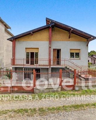 Casa indipendente di 100 m² con 4 locali a Laveno-