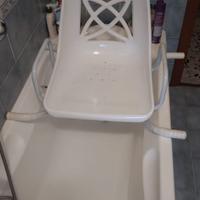 Sedia per vasca con braccioli e schienale