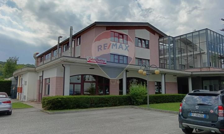 Locale Commerciale - Alpago