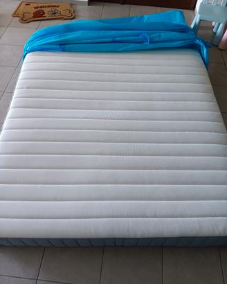 Materasso a molle insacchettate e struttura letto