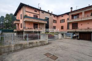 BILOCALE AL PIANO RIALZATO A ROTEGLIA