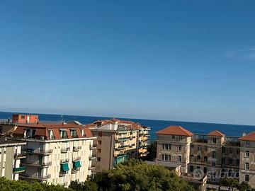 LOANO SI PROPONE QUADRILOCALE CON VISTA MARE