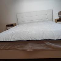 letto matrimoniale con testiera in ecopelle