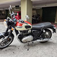 TRIUMPH BONNEVILLE T100 900