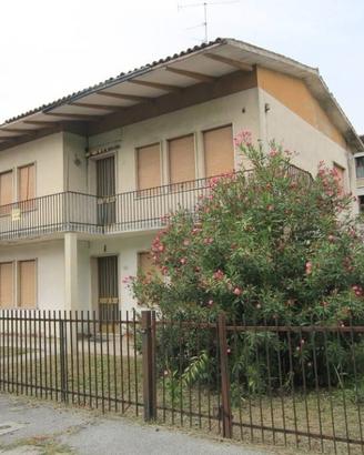 Casa indipendente di 225 m² con più di 5 locali e 
