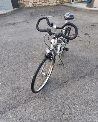 Bicicletta elettrica a pedalata assistita Mercedes