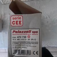 Presa con interruttore di blocco e fusibili