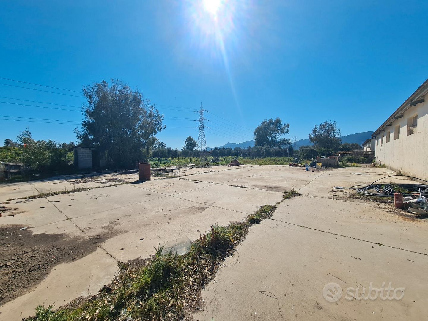 Capannone 200mq con terreno e pozzo - Altro