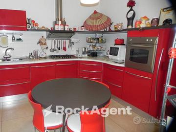 APPARTAMENTO CON BOX, MANSARDA, CANTINA