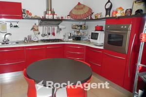 APPARTAMENTO CON BOX, MANSARDA, CANTINA