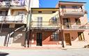 casa-singola-in-pieno-centro-con-balcone-e-garage