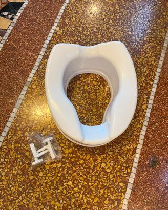 Rialzo per WC