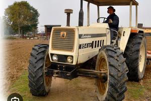 Trattore agricolo