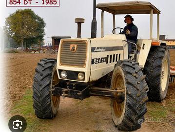 Trattore agricolo