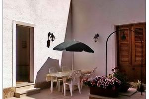 Colombo 40: 8 posti/doppi servizi/350 m dal mare