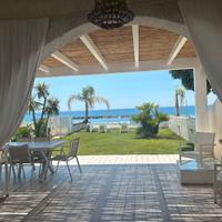 A Diamante, dal giardino sulla spiaggia