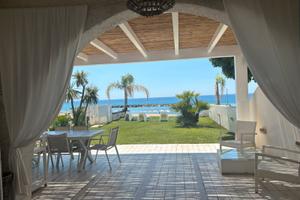 A Diamante, dal giardino sulla spiaggia