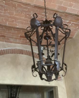 Lampadario in ferro battuto  tre luci