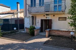 Casa singola con 2 appartamenti