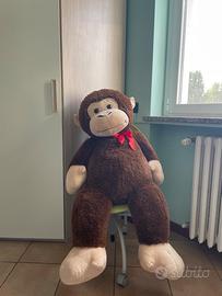 Scimmia peluche gigante