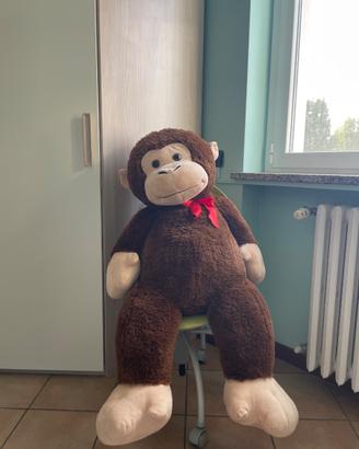 Scimmia peluche gigante