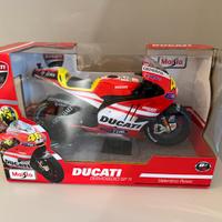 Ducati Valentino Rossi 2011 Maisto 1:6