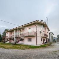 BIFAMILIARE CON MAGAZZINO E 1,5 ETTARI DI TERRENO