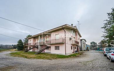 BIFAMILIARE CON MAGAZZINO E 1,5 ETTARI DI TERRENO