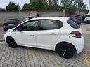 peugeot-208-puretech-82-5-porte-neopatentati