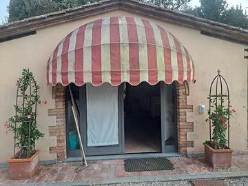 n. 3 tende esterne rosso /  bianco  integre