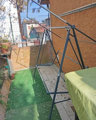 Struttura in metallo per dondolo