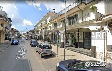 Locale commerciale 50 mq con deposito di 50 mq