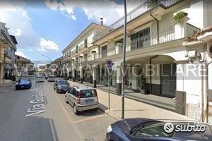 Locale commerciale 50 mq con deposito di 50 mq