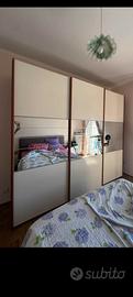 armadio camera da letto con cassettiera e comodini