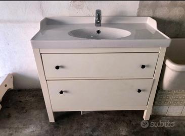 Mobile bagno IKEA HEMNES con lavabo e rubinetto