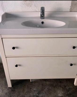 Mobile bagno IKEA HEMNES con lavabo e rubinetto