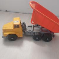 Camion grande giocattolo