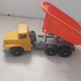 Camion grande giocattolo