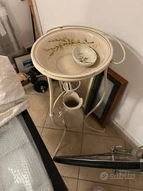 Lavamani vintage in metallo e ceramica