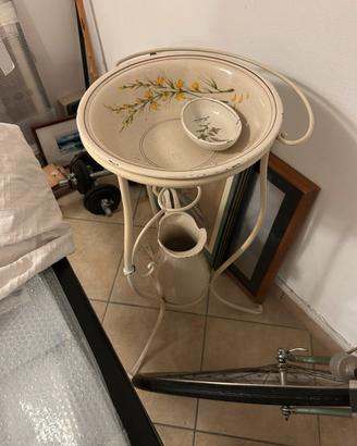 Lavamani vintage in metallo e ceramica