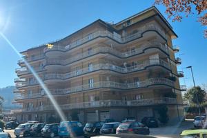 Appartamento con ampi balconi e terrazzi