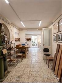 Pressi Via Roma , piano terra cat.c1 da ristruttur