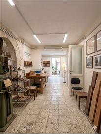Pressi Via Roma , piano terra cat.c1 da ristruttur