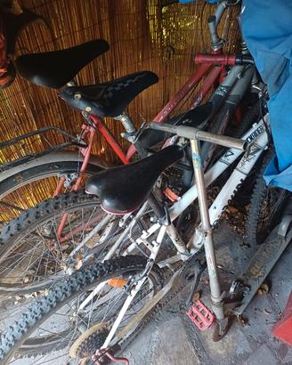  3 biciclette e  monopattino bimbo
