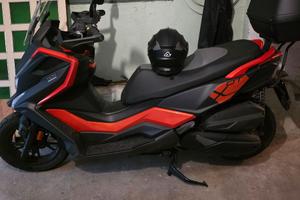 Scooter come nuovo appena tagliandato
