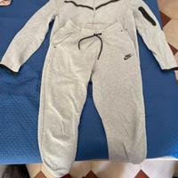 tuta tech Nike junior 